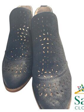 Sofft Black Suede Laser Cut Perforated Booties 7.5 Western Block Heel Shooties